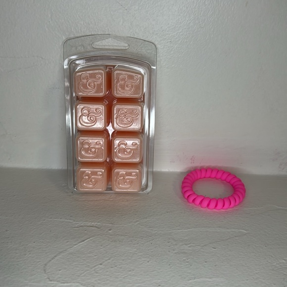 Couples gift with candle, lotions, date night ideas& more - Picture 7 of 10